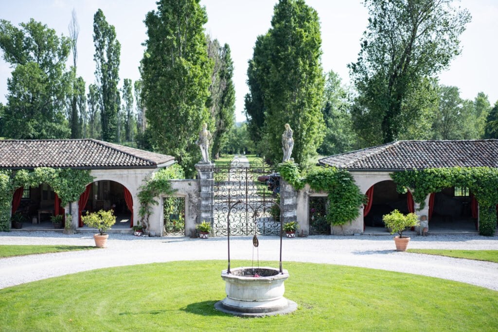 romantic wedding at a villa near verona 16h35m rn106549